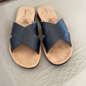 Izod women’s sandals